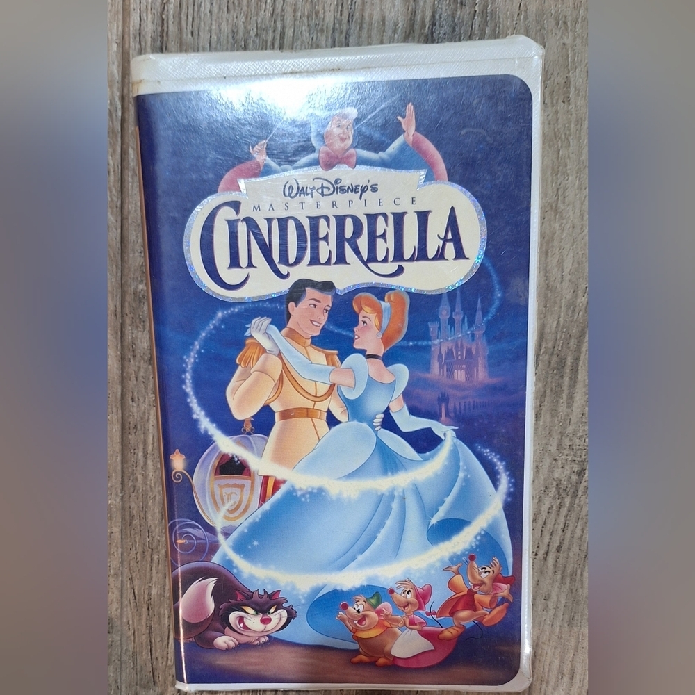 Vintage Disney Cinderella VHS   Masterpiece Edition Holographic Castle Cover